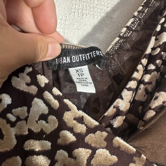 Urban Outfitters Crop Top - Picture 2 of 3